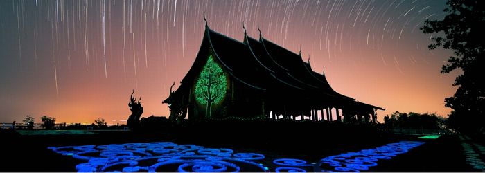 Temple Isan Ubon Ratchathani nuit étoiles