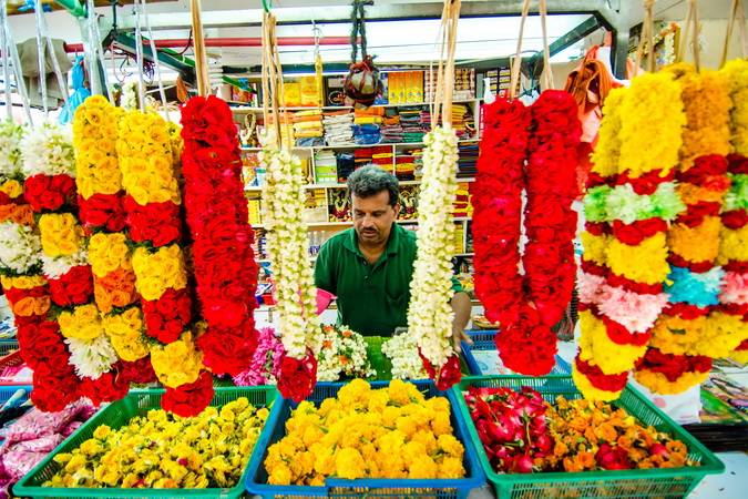 Colliers de fleurs à Little India, Singapour
