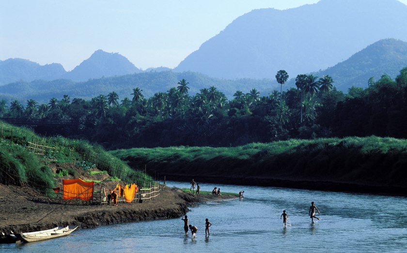 Enfants sur les bords du Mékong au Laos
