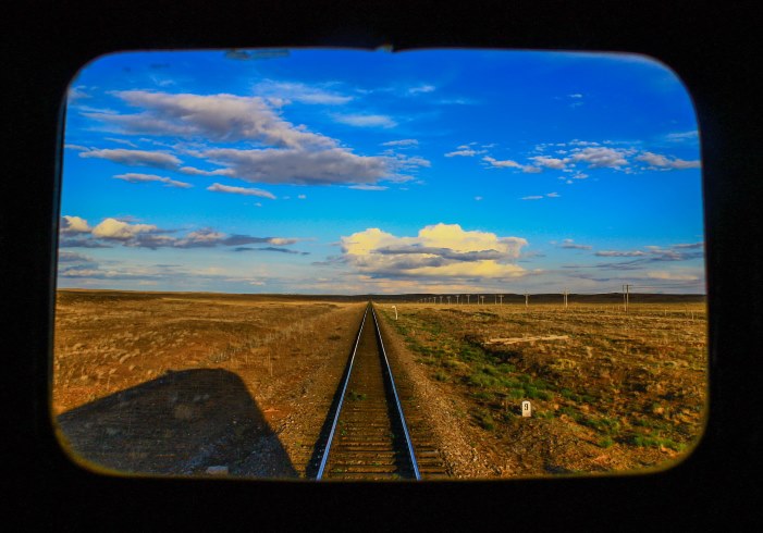 Vue des steppes depuis un wagon du transmongolien