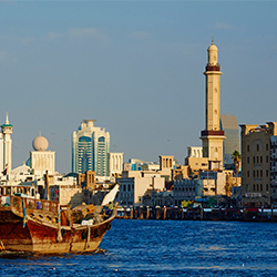 Dubaï creek dans la vieux quartier, vue depuis la rivière.