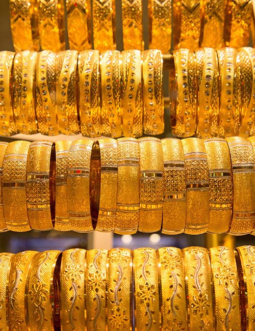 Etalage de bijoux en or au Golden souk market à Dubaï