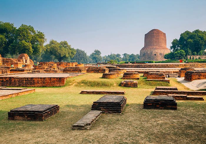 Ruines de  Sarnath, lieu du 1er sermon du Bouddha en Inde