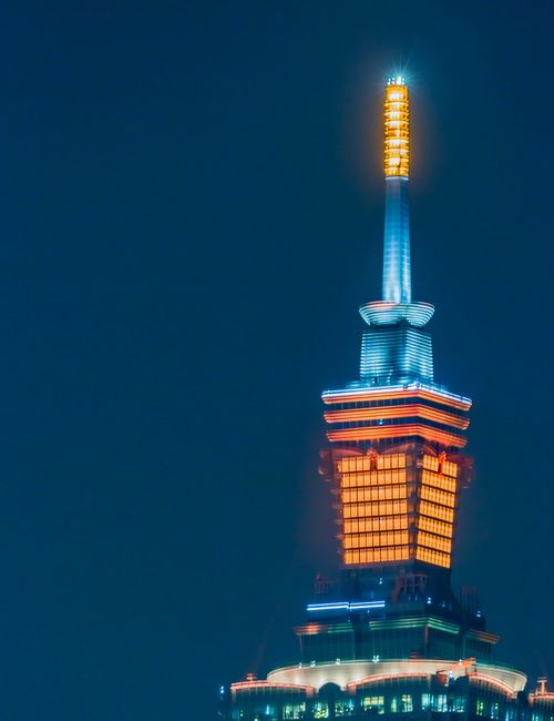 Vue aérienne de nuit de la tour 101 à Taipei