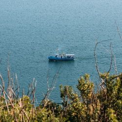 Naviguer sur les eaux du lac Sevan
