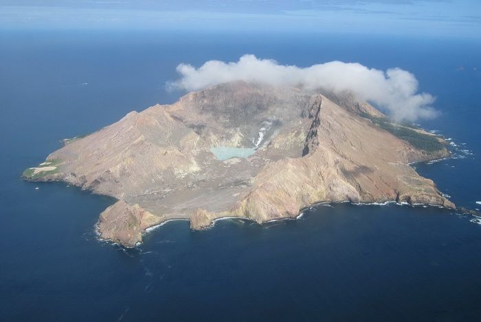 Volcan White Island, fumant, vue du ciel
