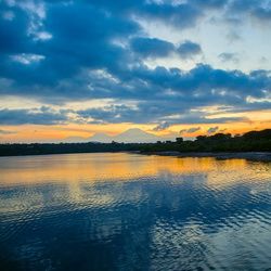 Coucher de soleil sur la plage de Pemuteran