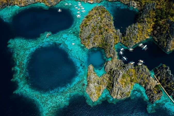 Vue aérienne du Twin Lagoon à Coron aux Philippines