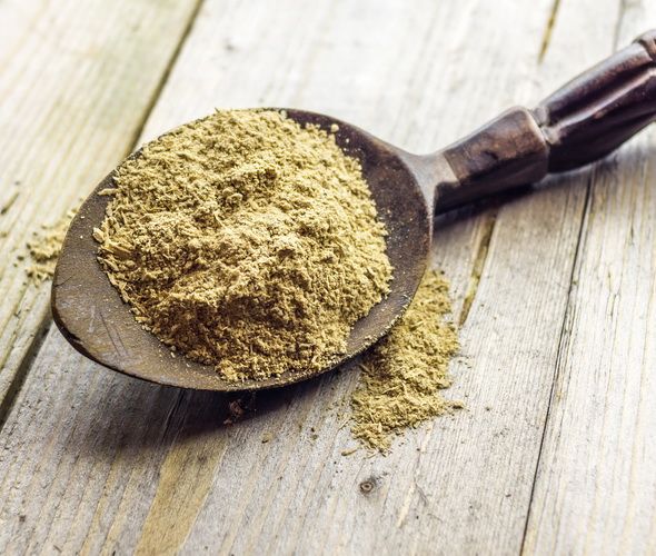 Cuillère remplie de poudre de Kava - Boisson traditionnelle Nouvelle-Calédonie