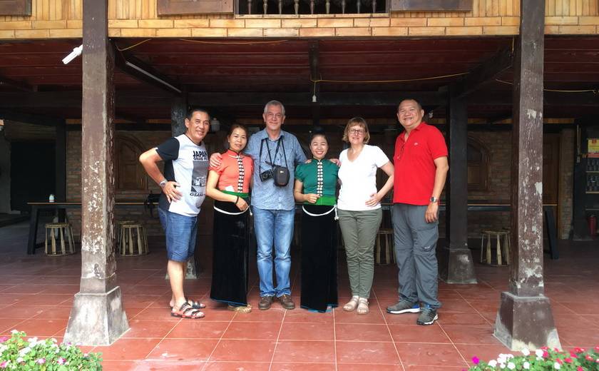 Nghia Lo, déjeuner avec une famille de Thai noirs, Vietnam