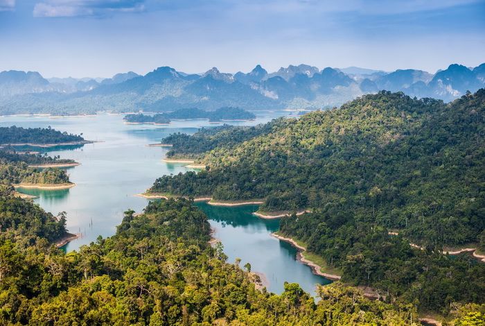 Vue aérienne du parc national de Khao Sok, Thaïlande