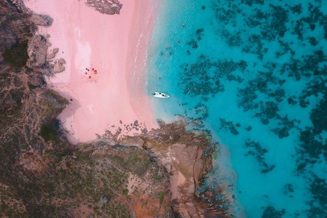 Parc national de Komodo, plage de sable rose, Indonésie