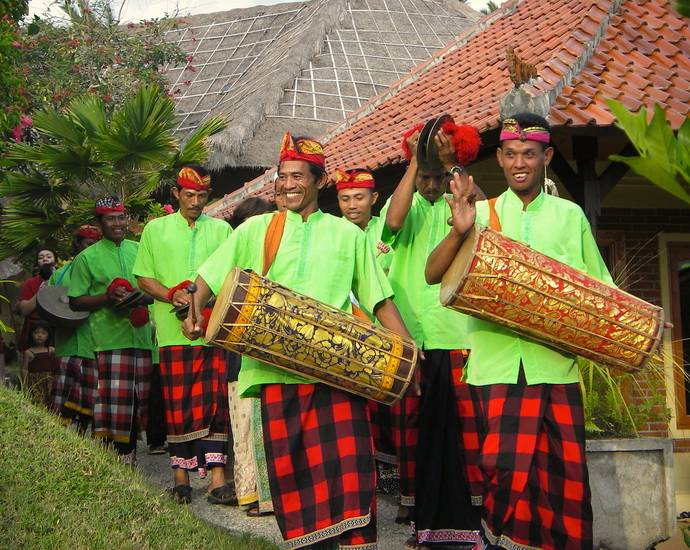 Musiciens à l'hotel Puri Dajuma à Pekutan à Bali en Indonésie